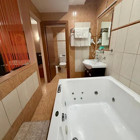 Kornilios Istron 4*